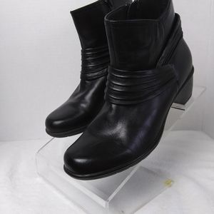 Clarks bendable ankle boot